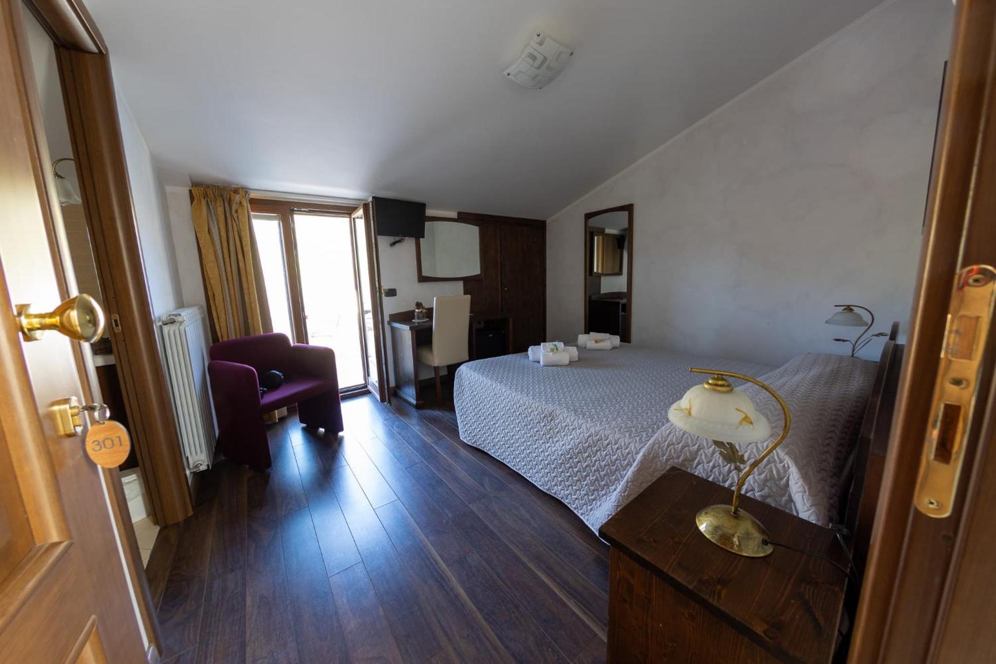 River Hotel Castel Di Sangro Esterno foto